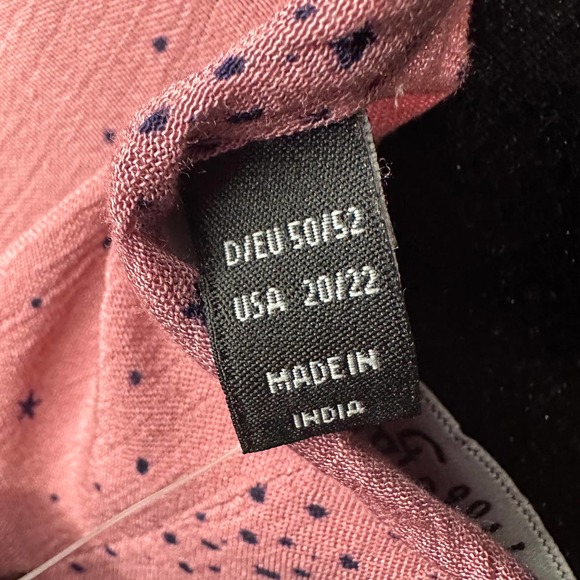 NWT Ulla Popken Galaxy Print Smocked Bodice Tie Neck Blouse 2X - Picture 7 of 9